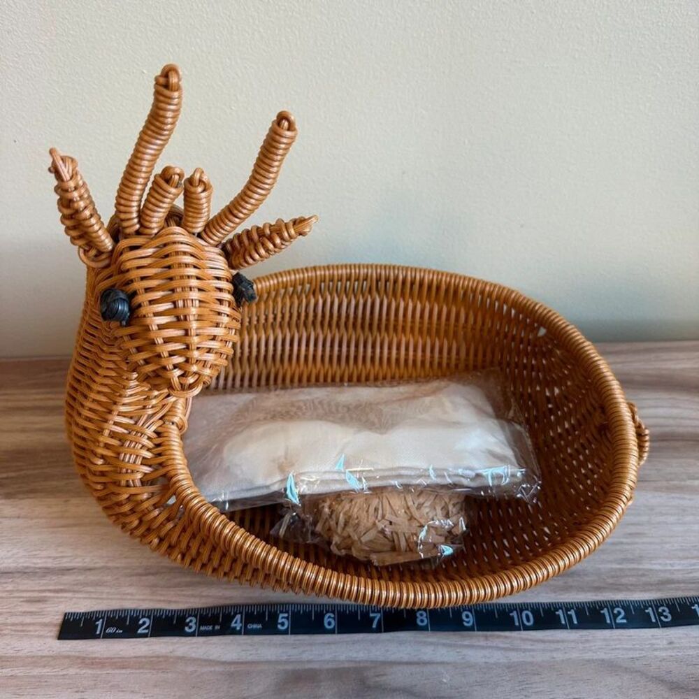 Rattan Deer Basket Reindeer Thanksgiving Holiday Gift Basket celebration decor